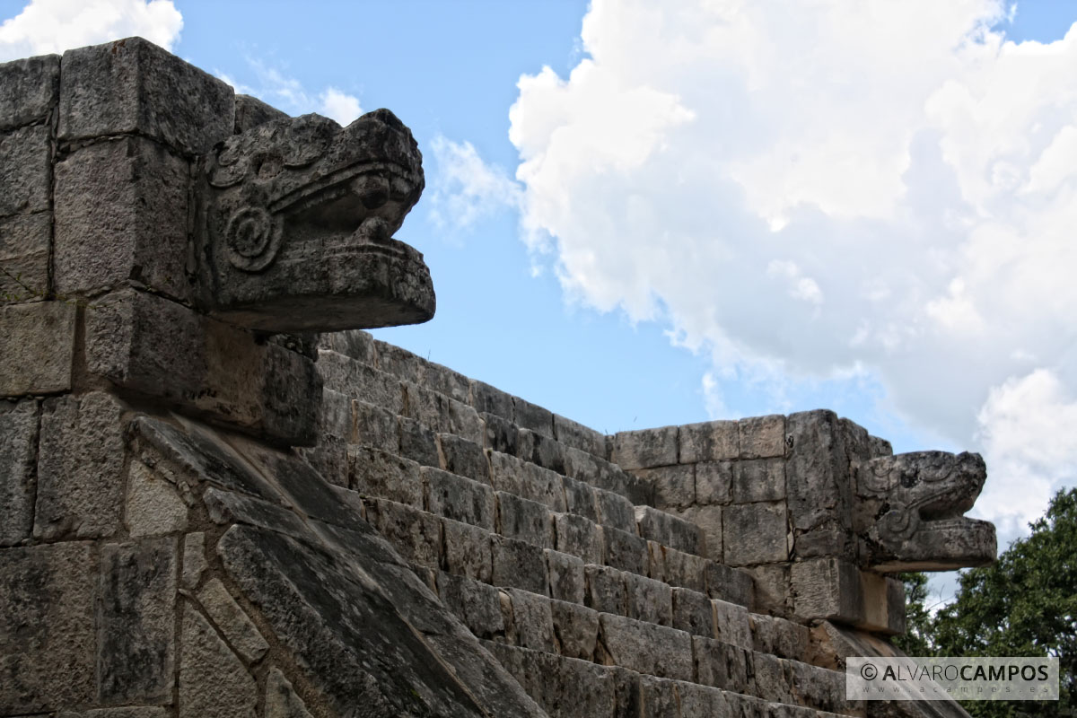 Cabezas de serpiente en Chichén Itzá