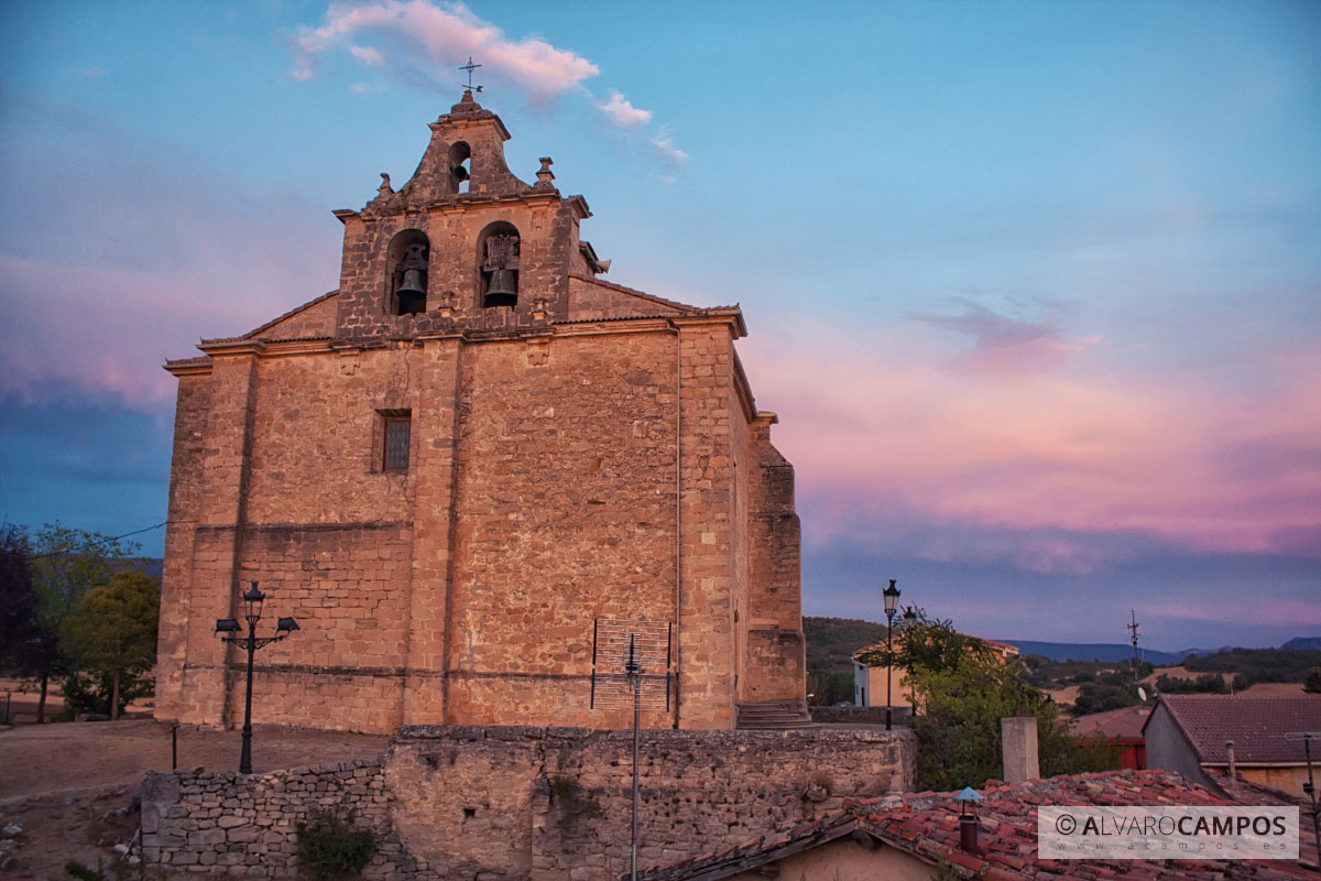 Iglesia de Quintana Martín Galíndez en el atardecer