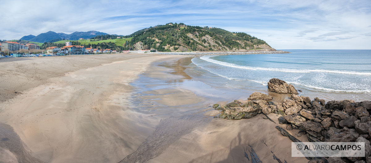 Panorámica de la playa de Deba