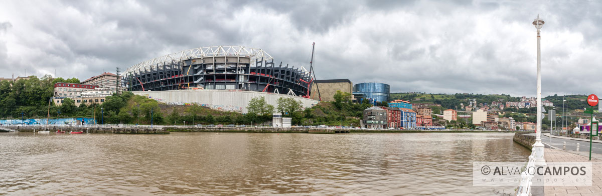 Panorámica de San Mamés barria desde la ría de Bilbao