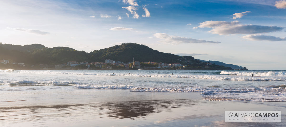 Panorámica de Mundaka desde la playa de Laida