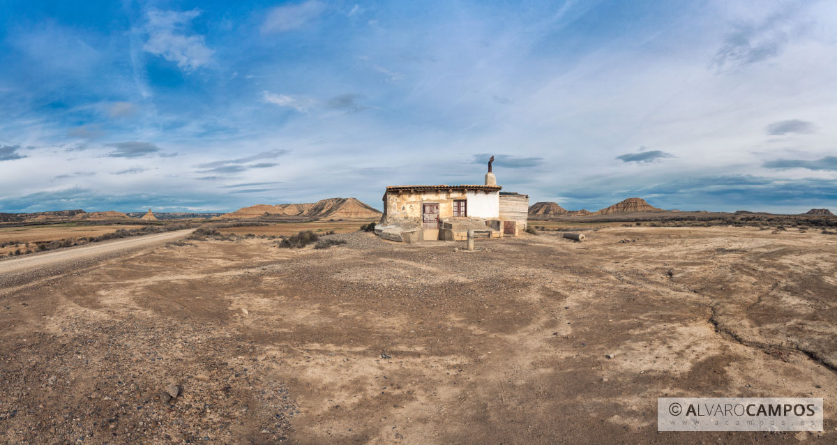 Panorámica de una casa de pastor en las Bardenas Reales, Navarra