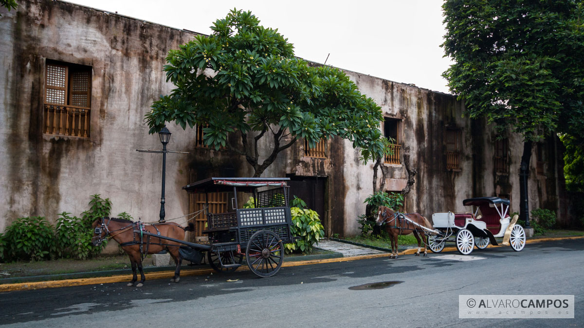 Calesas en Intramuros dentro del Fuerte Santiago