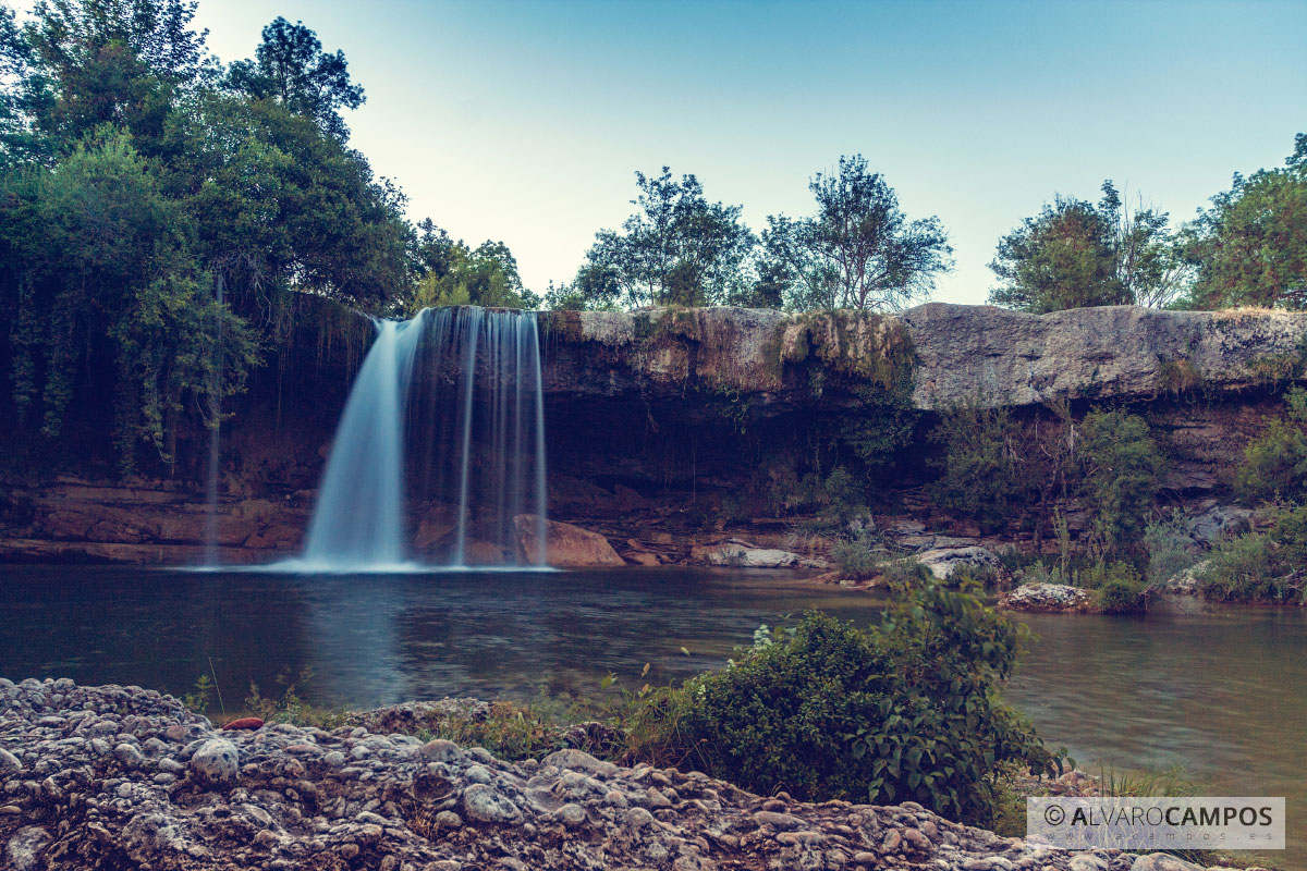 Cascada en Pedrosa de Tobalina al anochecer