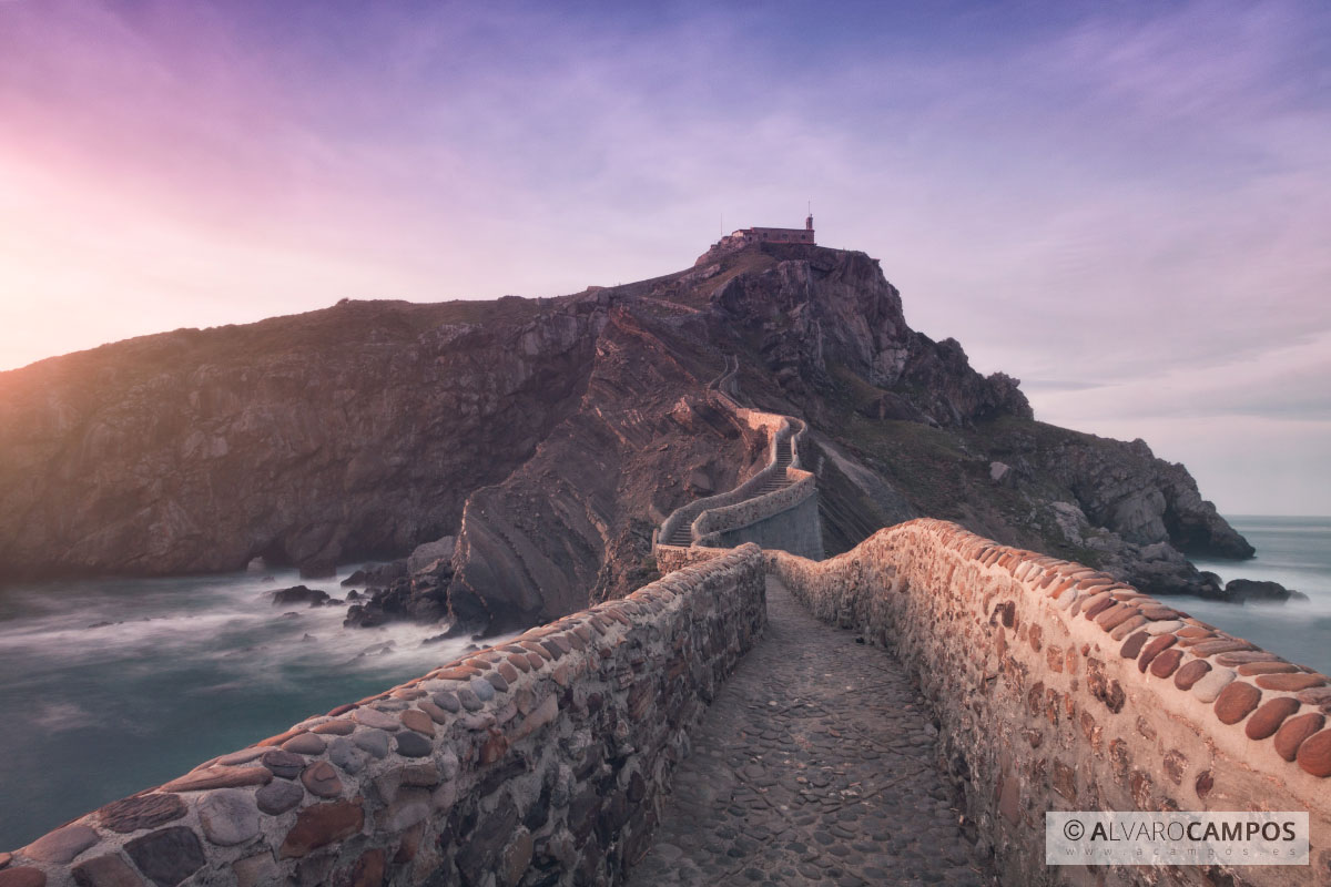 San Juan de Gaztelugatxe al anochecer