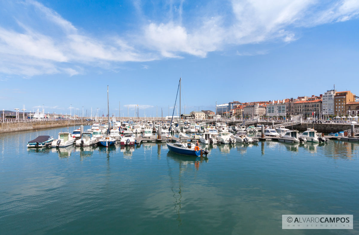 Puerto deportivo de Gijón (Asturias)