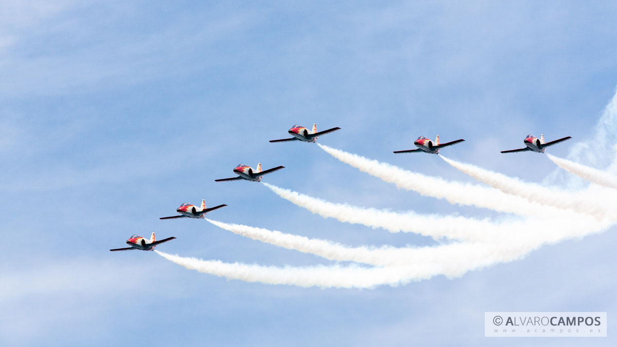 Exhibición de la Patrulla Águila en Gijón