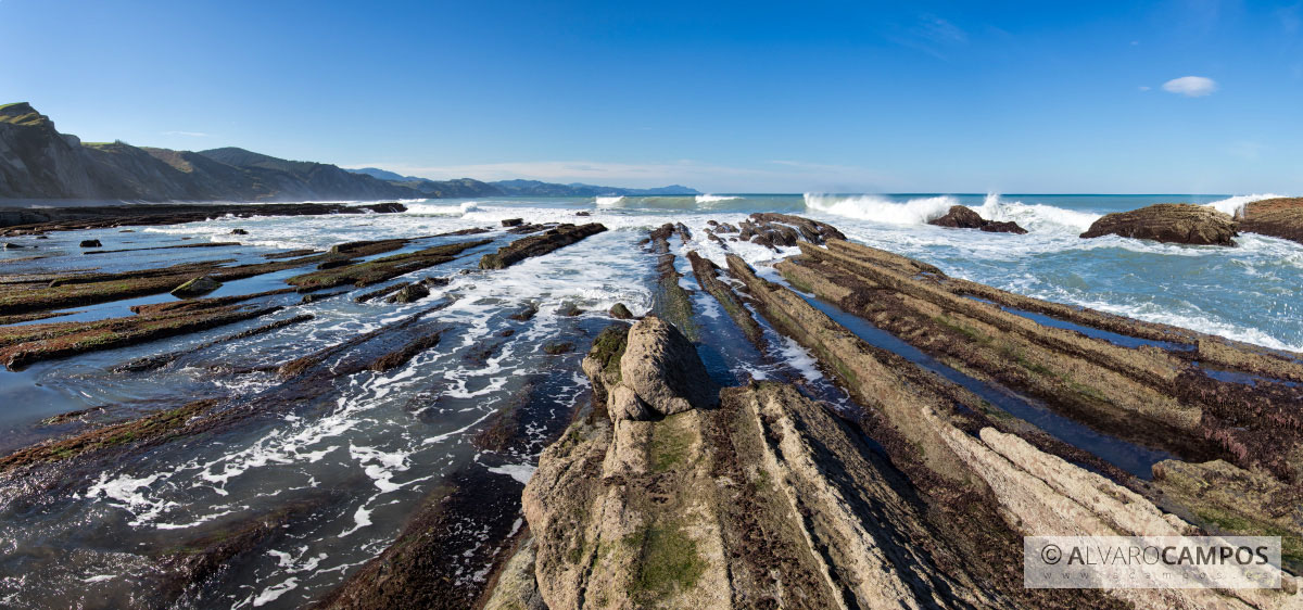 Panorámica sobre el flysch en Zumaia