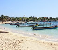 Barcos en Akumal Beach / Akumal Beach Boats