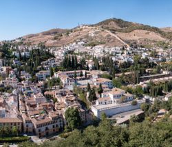 Panorámica del Barrio del Albaicin desde la Alhambra de Granada