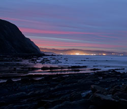 Panorámica de un anochecer en la playa de Barrika II