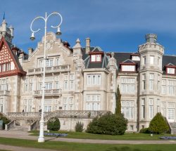 Panorámica del Palacio Real de La Magdalena en Santander