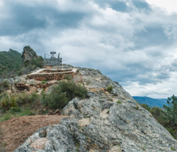 Panorámica de la Necrópolis en la peña del mazo (Pajares, Valle de Tobalina)
