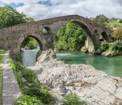 Puente romano de Cangas de Onís (Asturias)