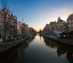 Panorámica de un anochecer en Amsterdam