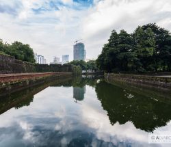 Reflejos sobre el Fort Santiago en Manila