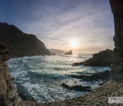 Anochecer bajo las escaleras de San Juan de Gaztelugatxe