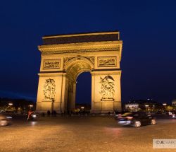 Arco de Triunfo de París por la noche