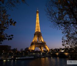 Torre Eiffel al anochecer