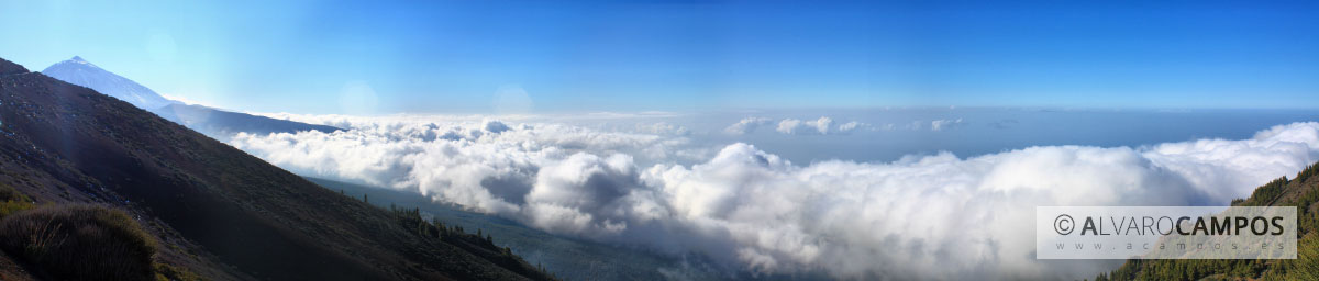 Panorámica del Teide sobre las nubes