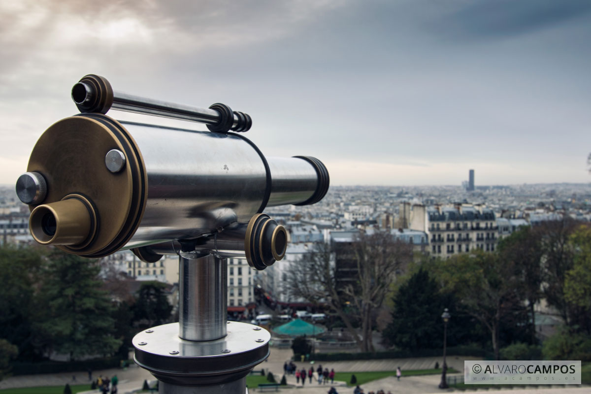 Telescopio con vistas de París