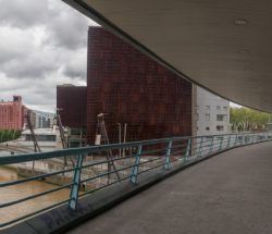 Panorámica desde el puente Euskalduna con vistas a la ría de Bilbao